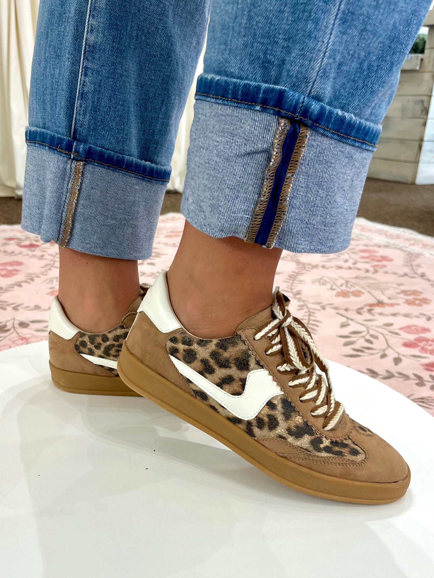 Destiny Coffee Leo Sneakers