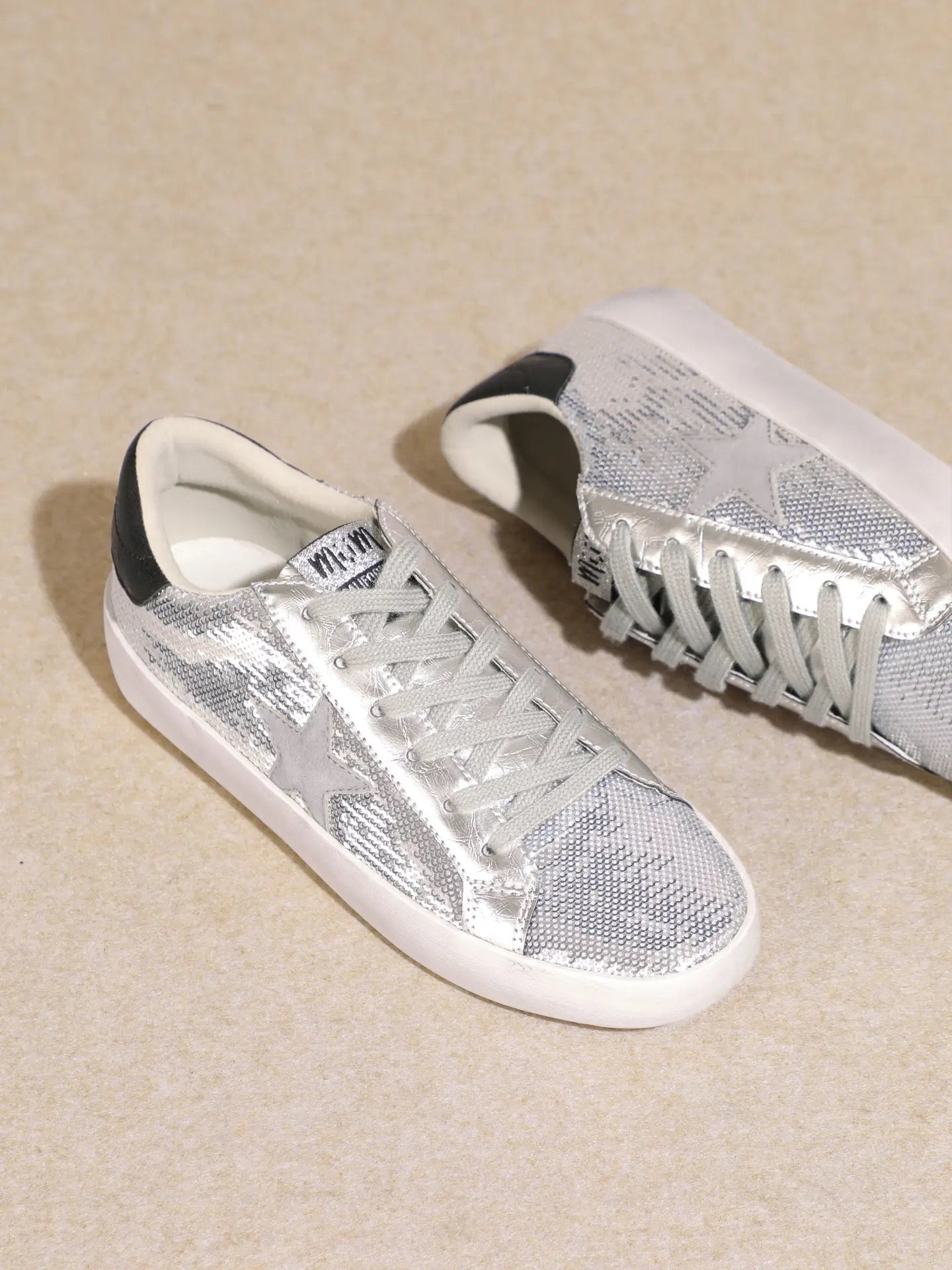 Brady Sneakers